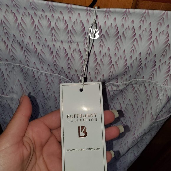 Buff Bunny onyx high rise leggings and crop top in Oasis Print. S top. M bottom. - Picture 11 of 16